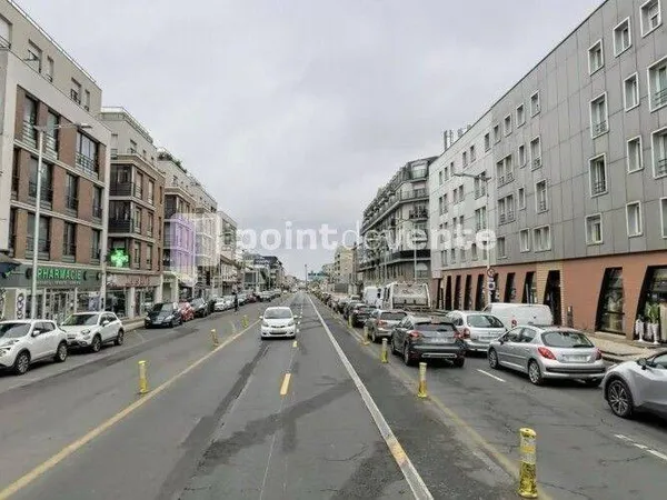 Local commercial 182 m²