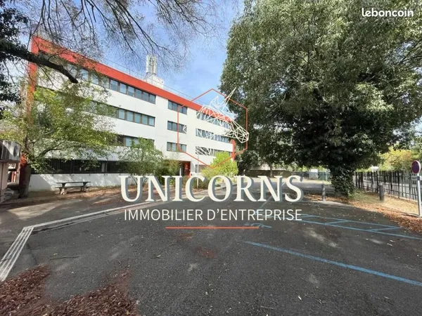 Bureaux 1 330 m²