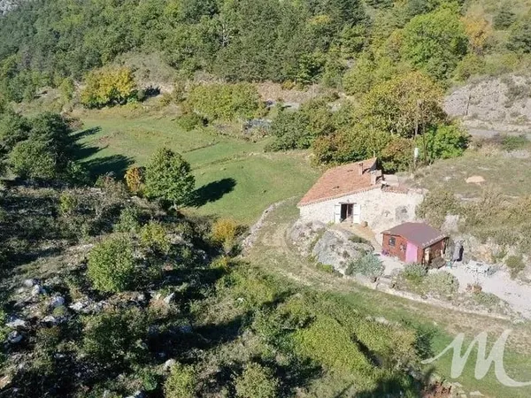 BERGERIE DE CHARME RÉNOVÉE SUR 13 HECTARES AU CŒUR DU VERDON!