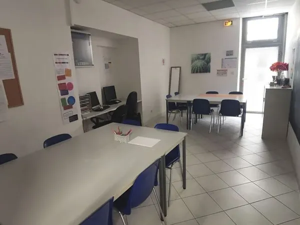 Local commercial 1 pièce 69 m²