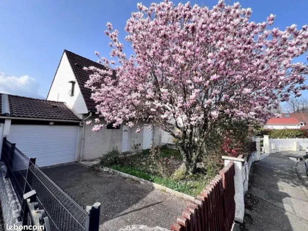 Maison familiale avec jardin et garage