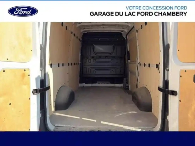 Volkswagen Crafter fg 35 l3h3 2.0 tdi 140ch business traction — photo 12