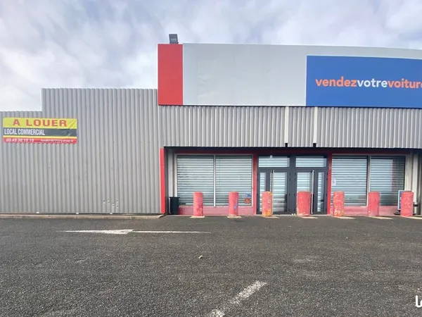 LOCAL 370 m² / 2000 ht POITIERS SUD