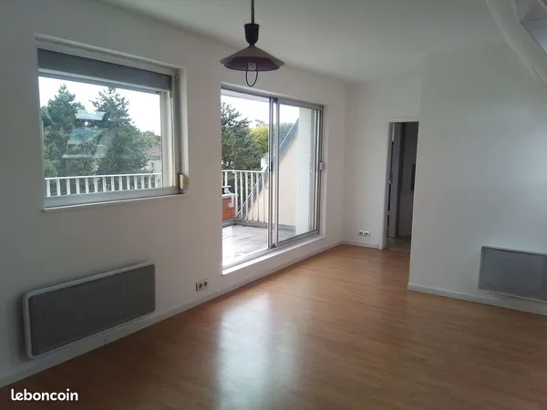 Appartement F1 lumineux 28 m² (46 m² au sol) avec terrasse, garage et cave - Pfastatt