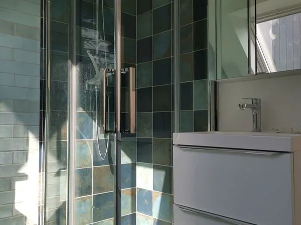 Colocation premium dans maison Tours: Chambre avec clim ❄️ et salle d'eau privée, dispo dans coloc c