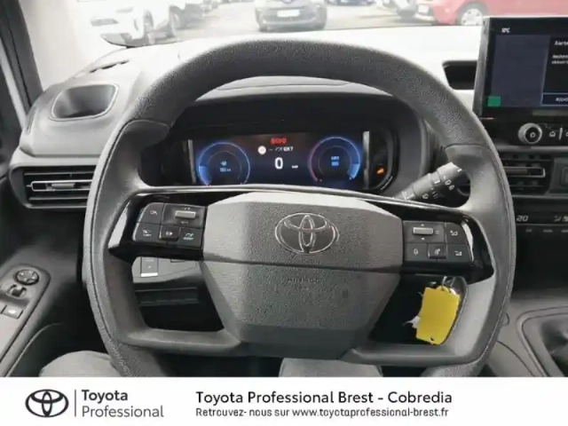 Toyota Proace city medium 100 d-4d start mc24 — photo 13