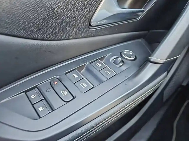 Peugeot 308 phev 225 e-eat8 — photo 15