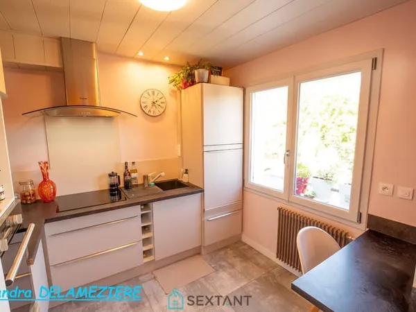 Maison avec sous sol, jardin, garage