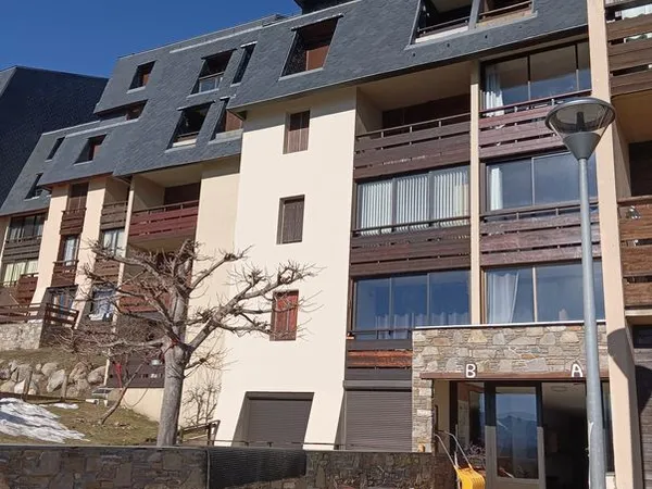 Vends studio 4 couchages dans résidence recherchée ( Le Capcir), 5 ème étage,vue sur lac
