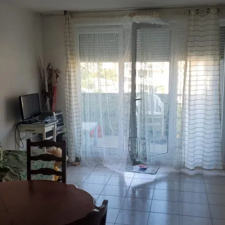 T2 lumineux et très bien entretenu avec balcon - Résidence sécurisée