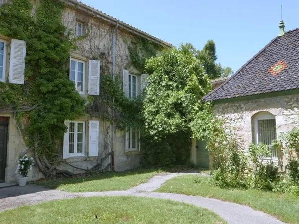Maison de maître 19 ème ,8 chambres dans parc de 1.6 ha