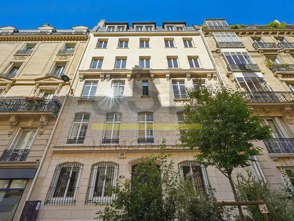 Local commercial 800 m²