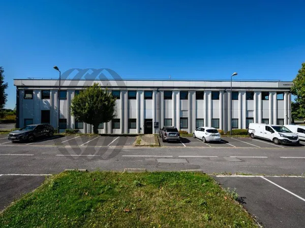 Local d'activité 648 m²