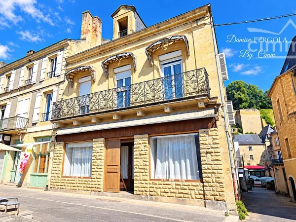 Immeuble de rapport en centre-ville de Montignac-Lascaux – Emplacement premium et fort potentiel de 