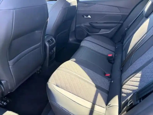 Peugeot 408 puretech 130 ch s&amp;s eat8 allure — photo 23
