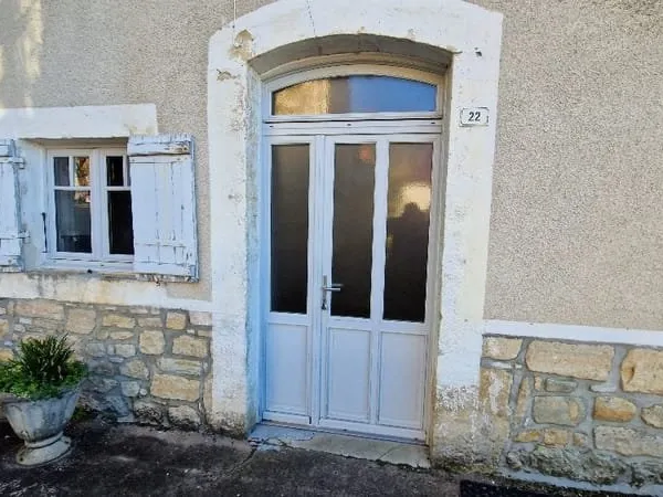 Appartement T3 (env 45m2) - en rdc - Bourg de Hautefort