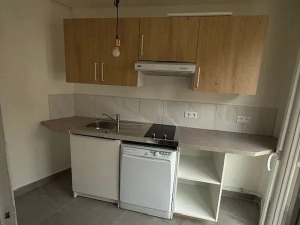 T2 semi equipe -tres fonctionnel - quartier timone