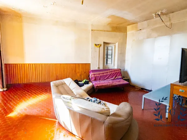 T2 de 60 m² avec pièces annexes  Varages