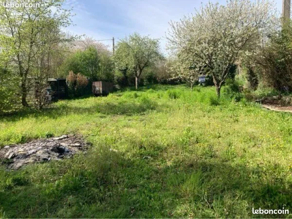 Terrain à bâtir 1110m2 à Condé-Sur-Vire