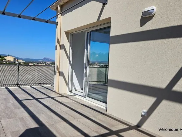 Dpt Var (83), à vendre SAINT RAPHAEL appartement T4 de 81,43 m² avec terrasse de 25M², double parkin