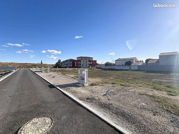 Terrain 384 m² MAUGUIO