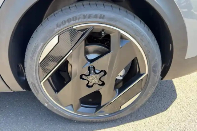 Peugeot 408 plug-in hybrid 225 ch e-dcs7 — photo 13