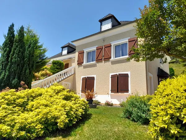 Villa sur 3 niveaux en face des Pyrénées