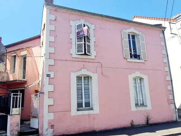 Hyper centre de Montluçon - Maison 4 pièce(s) 107 m2 avec une cour et un balcon