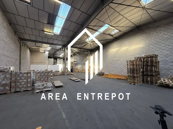 Local d'activité 880 m²