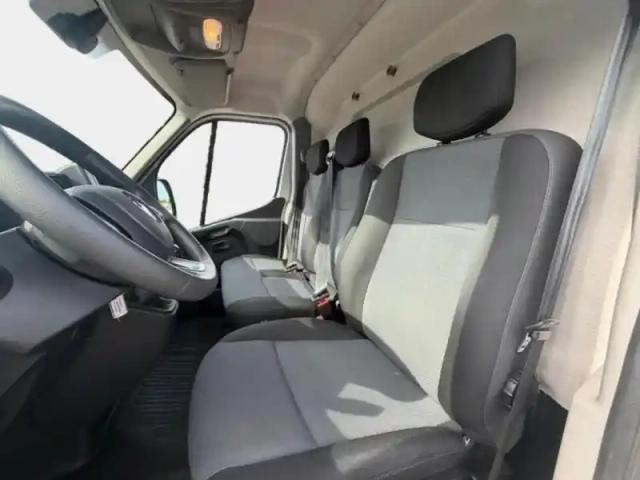 Renault Master fg f3500 l2h2 2.3 blue dci 135ch confort euro6e — photo 9