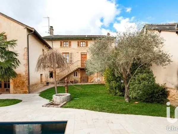 Propriété 8 pièces 239 m²
