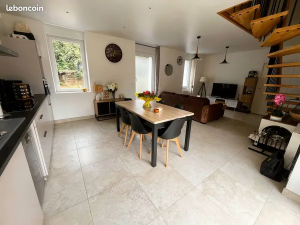 Maison T3 meublée rénovée avec jardin - Forges de Lanouée