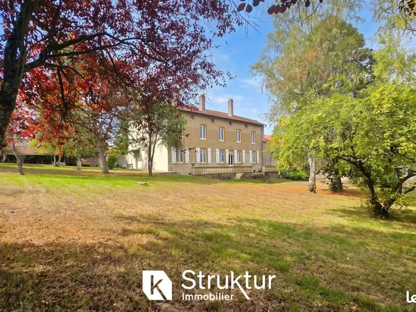 Maison 12 pièces 320 m²