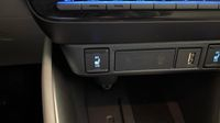 Toyota Yaris 116h Iconic 5p — photo 27