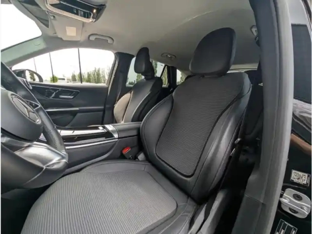Mercedes Glc 300 e — photo 17