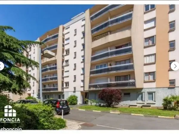 Chambre calme et lumineuse à 2 pas de la gare d'Orléans
