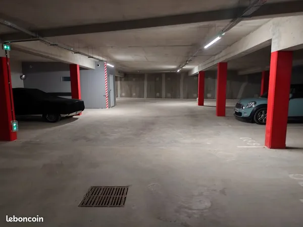 Place de parking sécurisée - Les Minimes / Ville en Bois