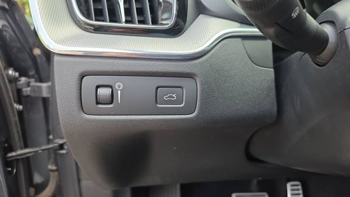 Volvo XC60 2.0 D4 190 Geartronic8 - R-Design – 2018 – 152000 km – Diesel – Boîte Automatique — photo 13