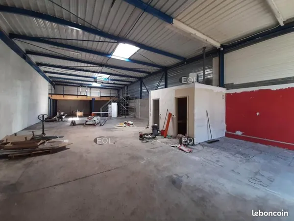 Local d'activité 239 m²