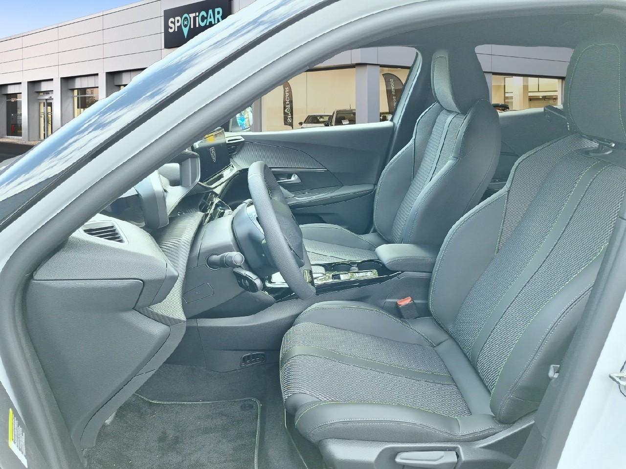 Peugeot 2008 1.2 hybrid 145ch gt e-dcs6 — photo 9
