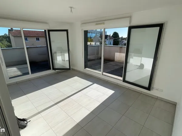 Appartement BBC 2018 - DPE C - Dernier étage - 2 Terrasses - Garage