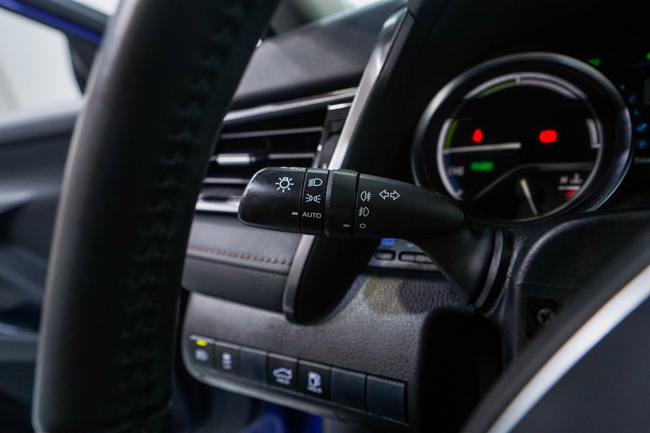 Toyota Camry — photo 23