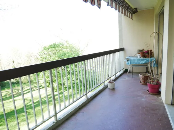 Chazière, fort potentiel pour ce T3 de 91m² avec terrasse de 10m²