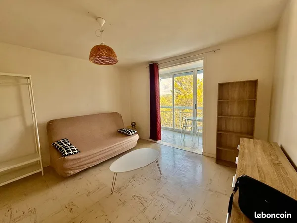 Studio spacieux et lumineux