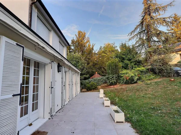 Maison 190 m2 avec un studio attenant sur un terrain de 617 m2- 940.000€