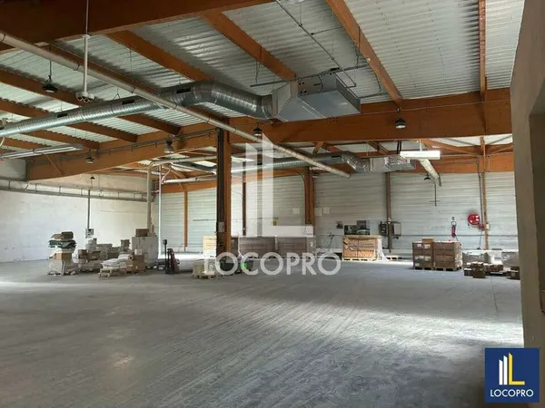 A louer bâtiment industriel ZI La Ferrière au Muy