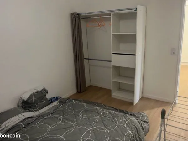 Chambre disponible immédiatement