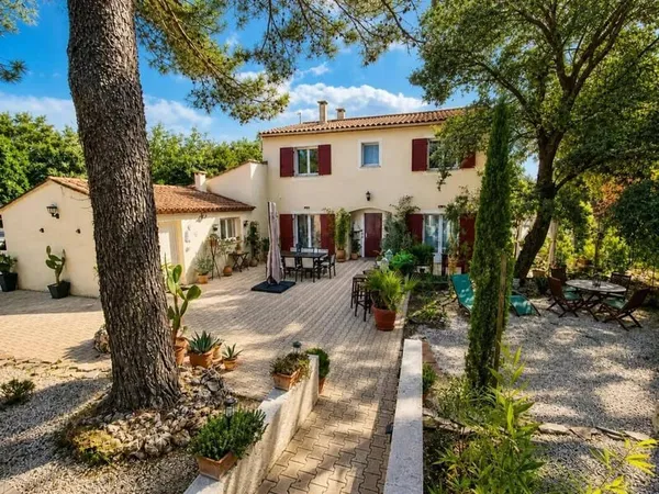Maison 8 pièces 275 m²
