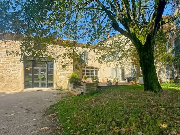 Maison 8 pièces 340 m²