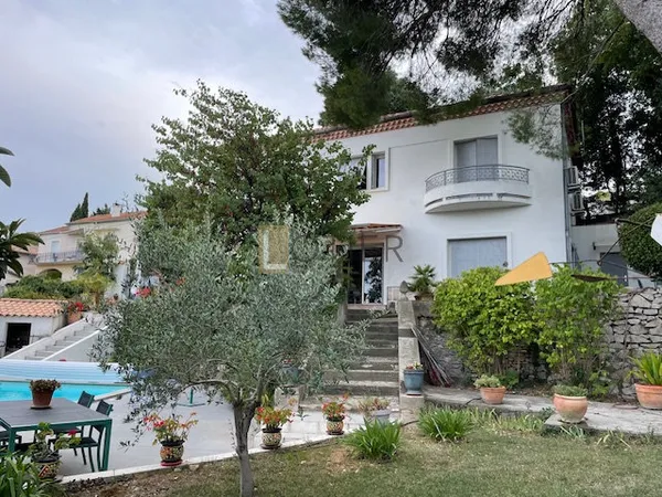 EXCEPTIONNEL NIMES A DEUX PAS DE LA VILLE A PIED - SOMPTUEU